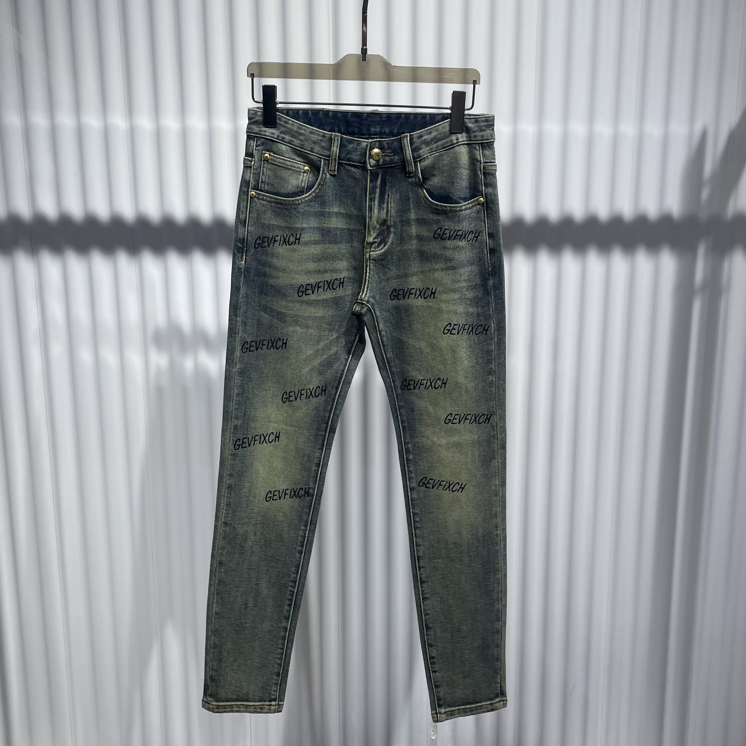 25新秋冬潮流字母印花休闲牛仔裤