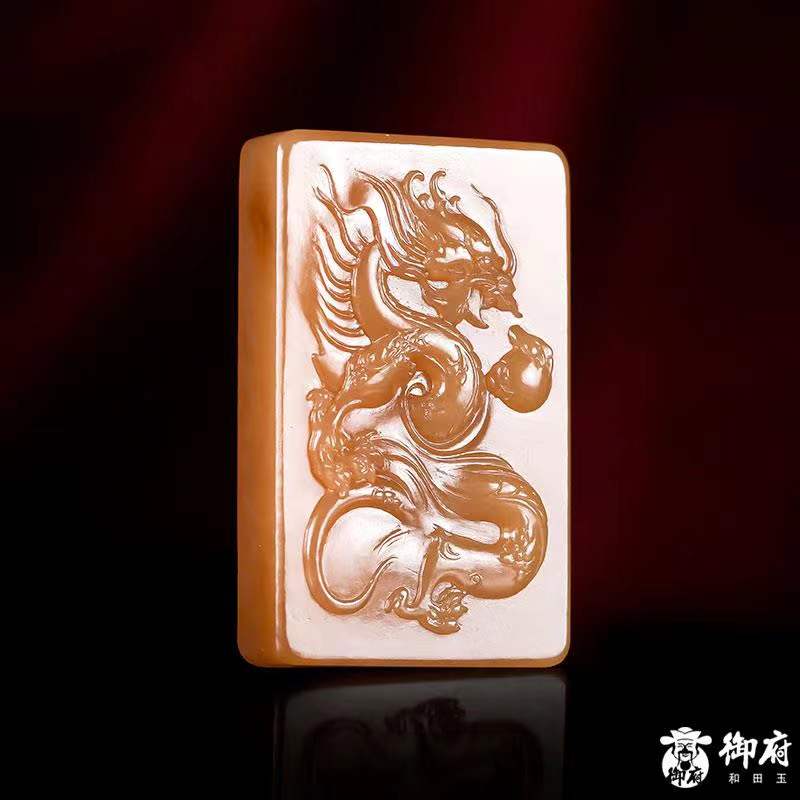 【御府】新疆和田玉糖玉牌正品天然玉石吊坠玉佩挂件玉雕飞龙在天