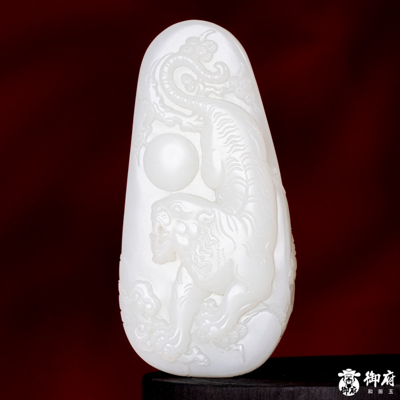 【御府】新疆和田玉原毛孔皮白玉籽料把件 虎啸山河 165.5克