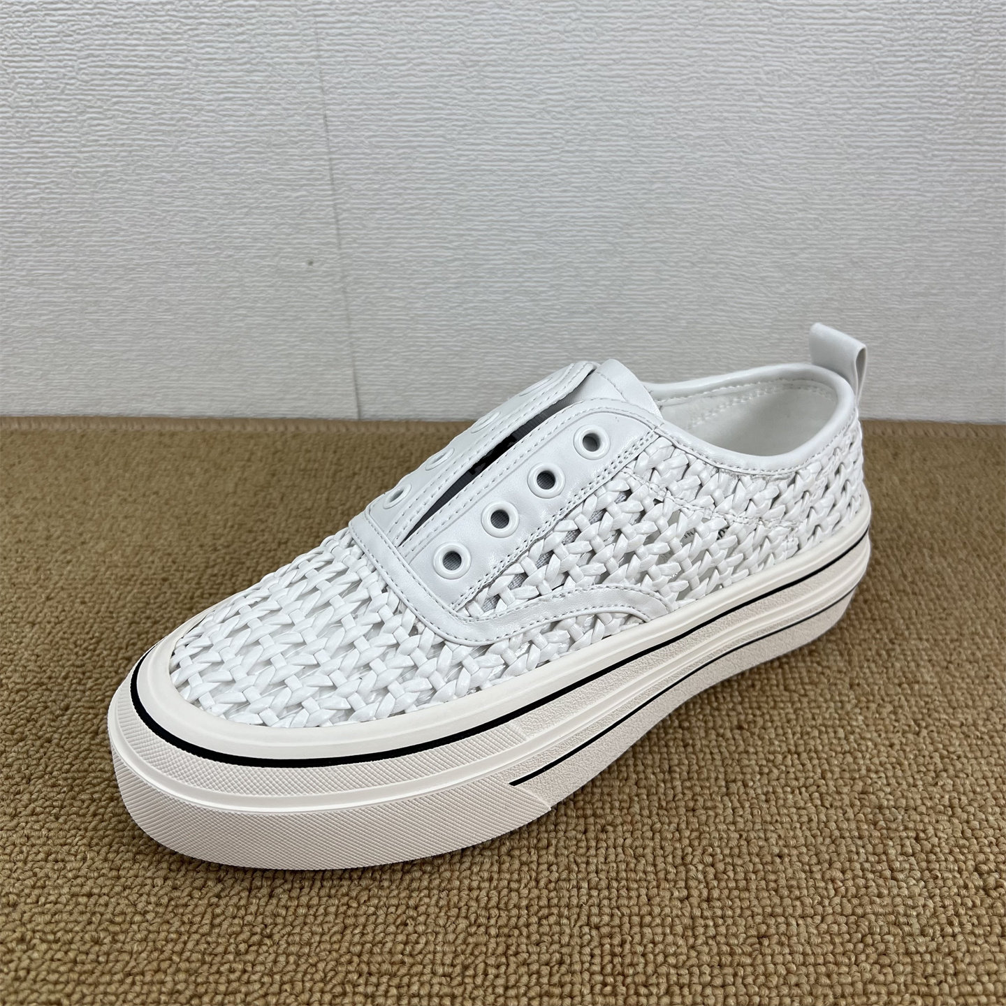 夏季真皮厚底增高透气女板鞋图片