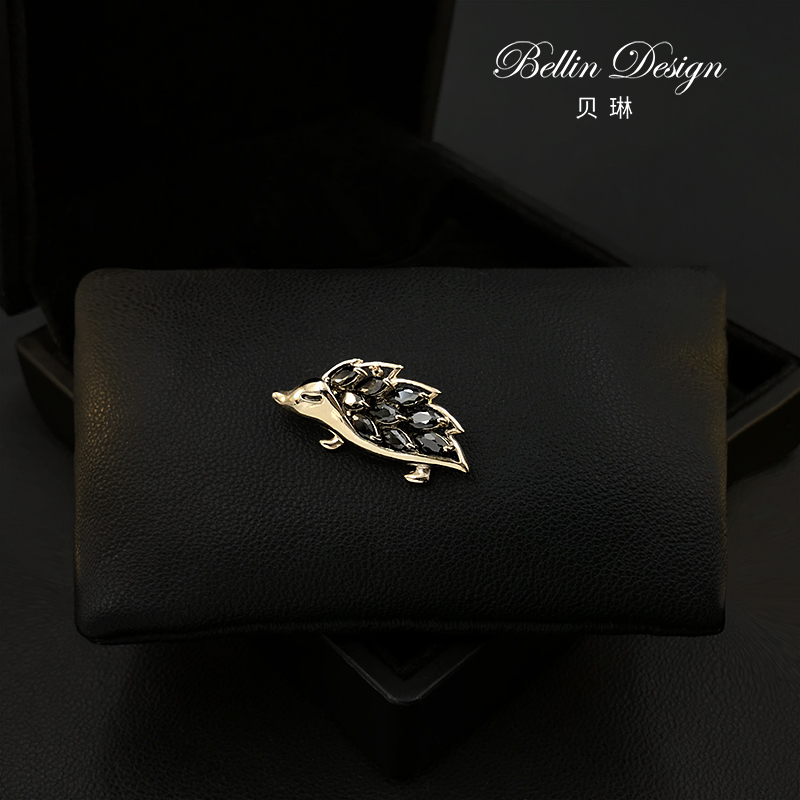 勇敢坚定的小刺猬胸针设计感小众复古动物领针防走光扣小别针5691