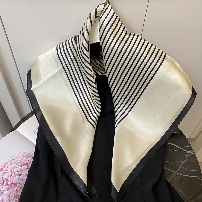 秋季新款真丝素绉缎100%桑蚕丝丝巾时尚百搭女黑白条纹中方巾68cm