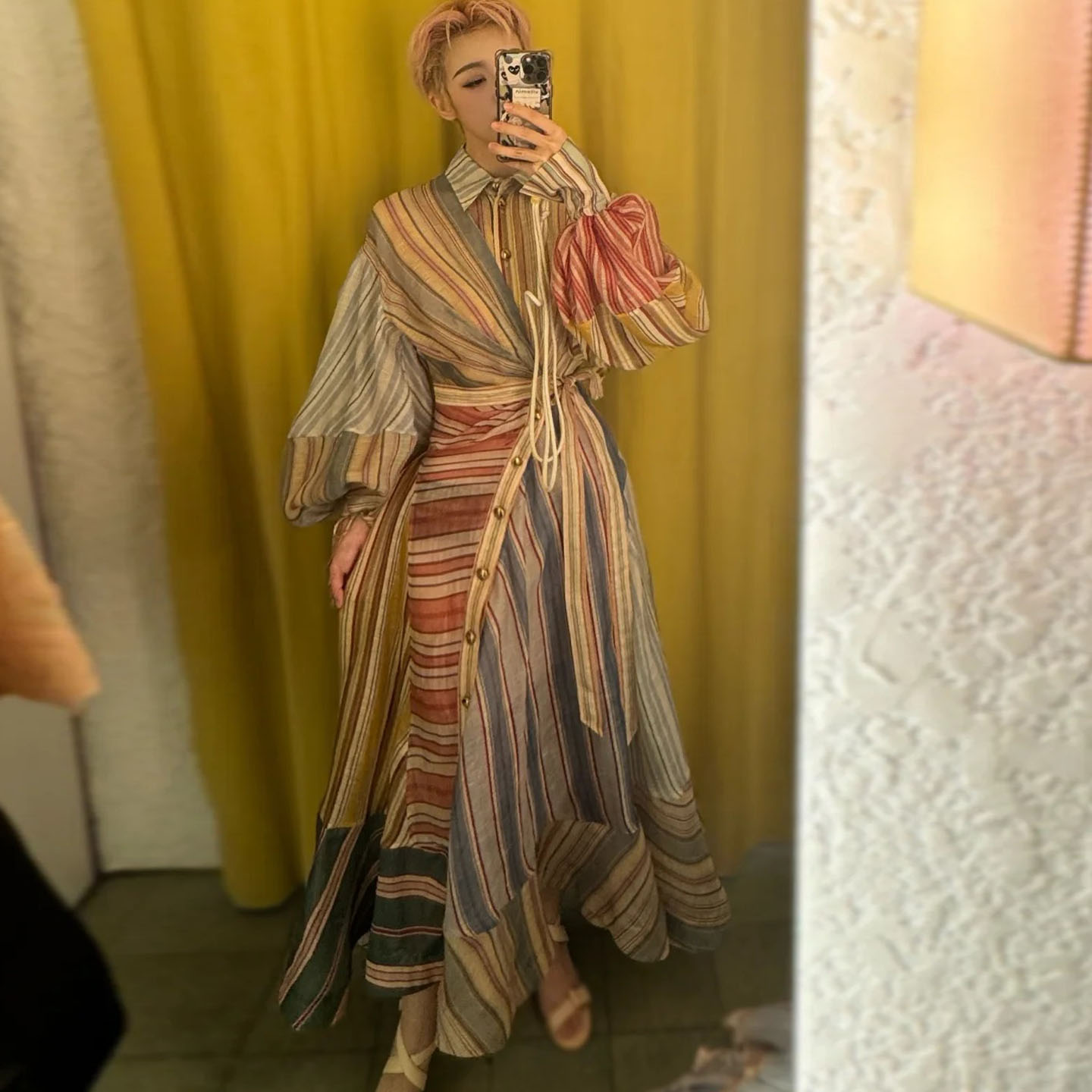 度假风丝麻条纹灯笼袖连衣裙