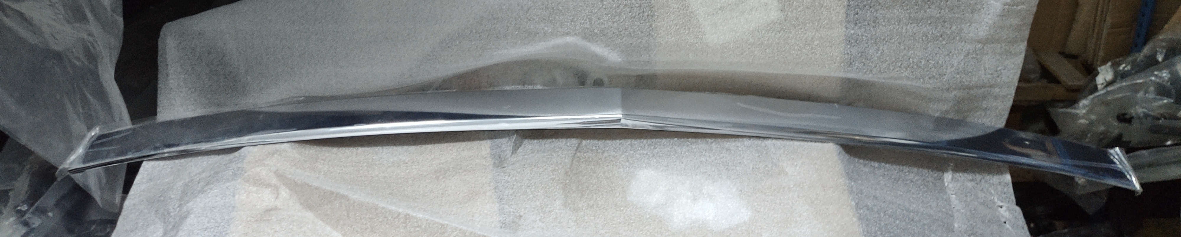 欧宝安德拉尾盖亮条下