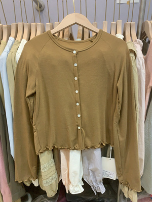 WEARELAB韩国东大门2024秋季新款纯色圆领单排扣木耳边长袖针织衫