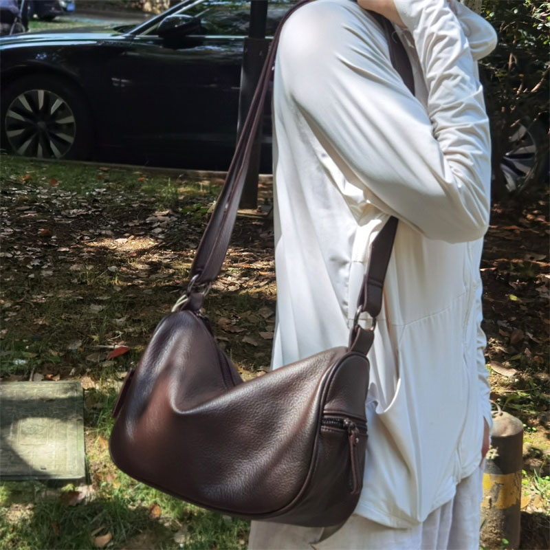 软皮休闲胸包2024新款质感