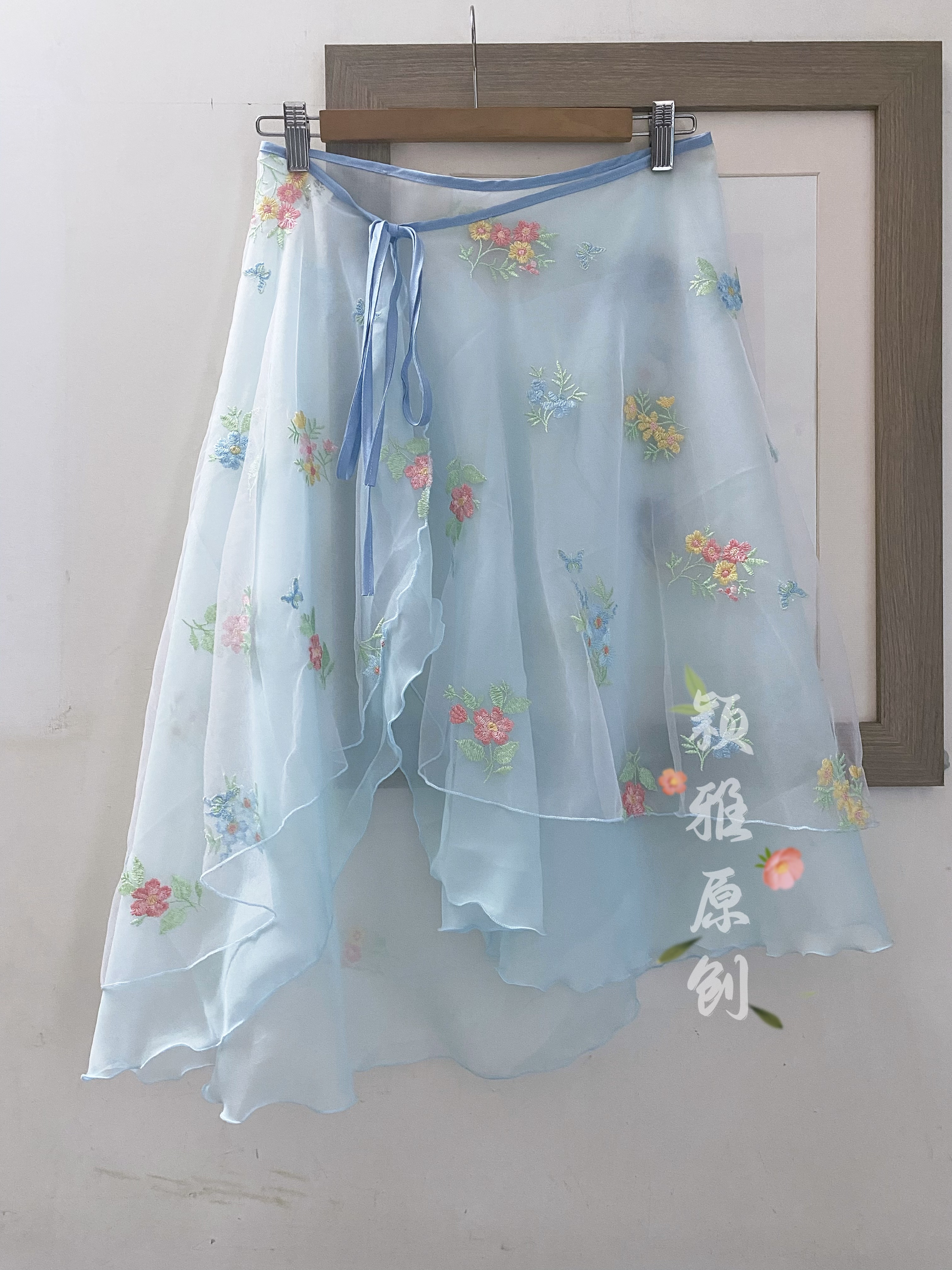 绣花一片式2层异形绑带围裳图片