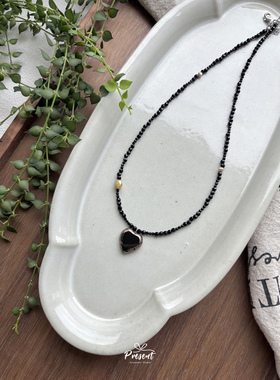 小众轻奢高级感复古黑色爱心吊坠尖晶石串珠配饰项链锁骨链颈链