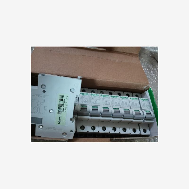 询价施耐德小型断路器 OSMC32N1D10议价