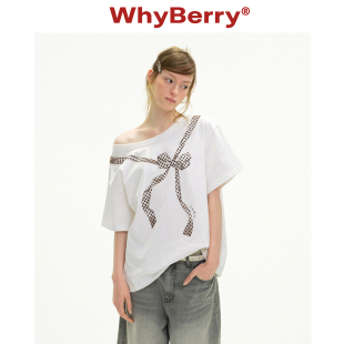 WhyBerry 26SS“少女丝带”斜肩蝴蝶结印花T恤露肩设计感短袖上衣