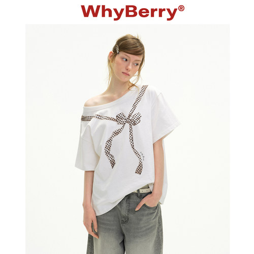WhyBerry 26SS“少女丝带”斜肩蝴蝶结印花T恤露肩设计感短袖上衣