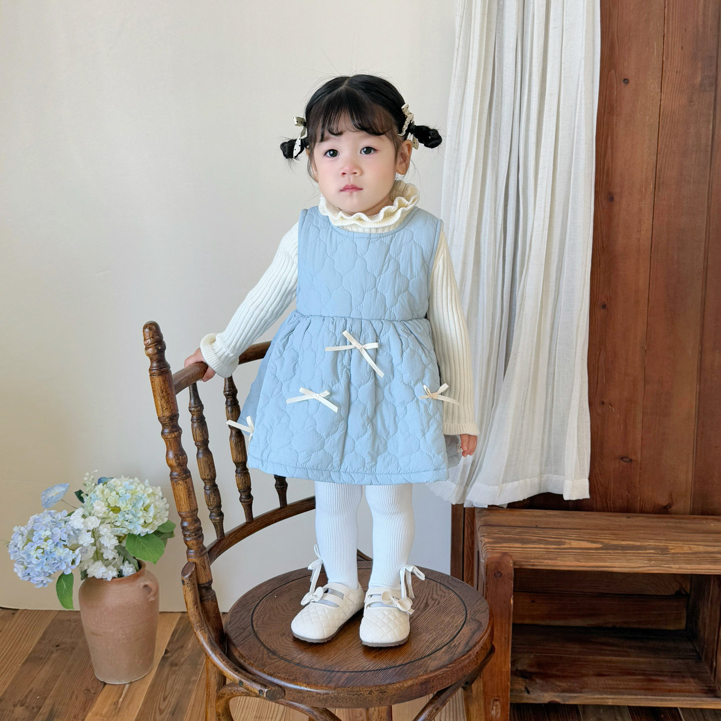 女宝宝背心连衣裙2025冬季加绒纯色夹棉女童婴幼儿蝴蝶结洋气裙子