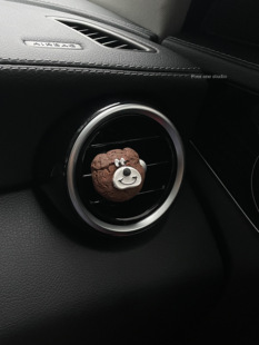 小熊饼干车载香薰手工圣诞礼品汽车出风口夹女生车内香薰新车礼物