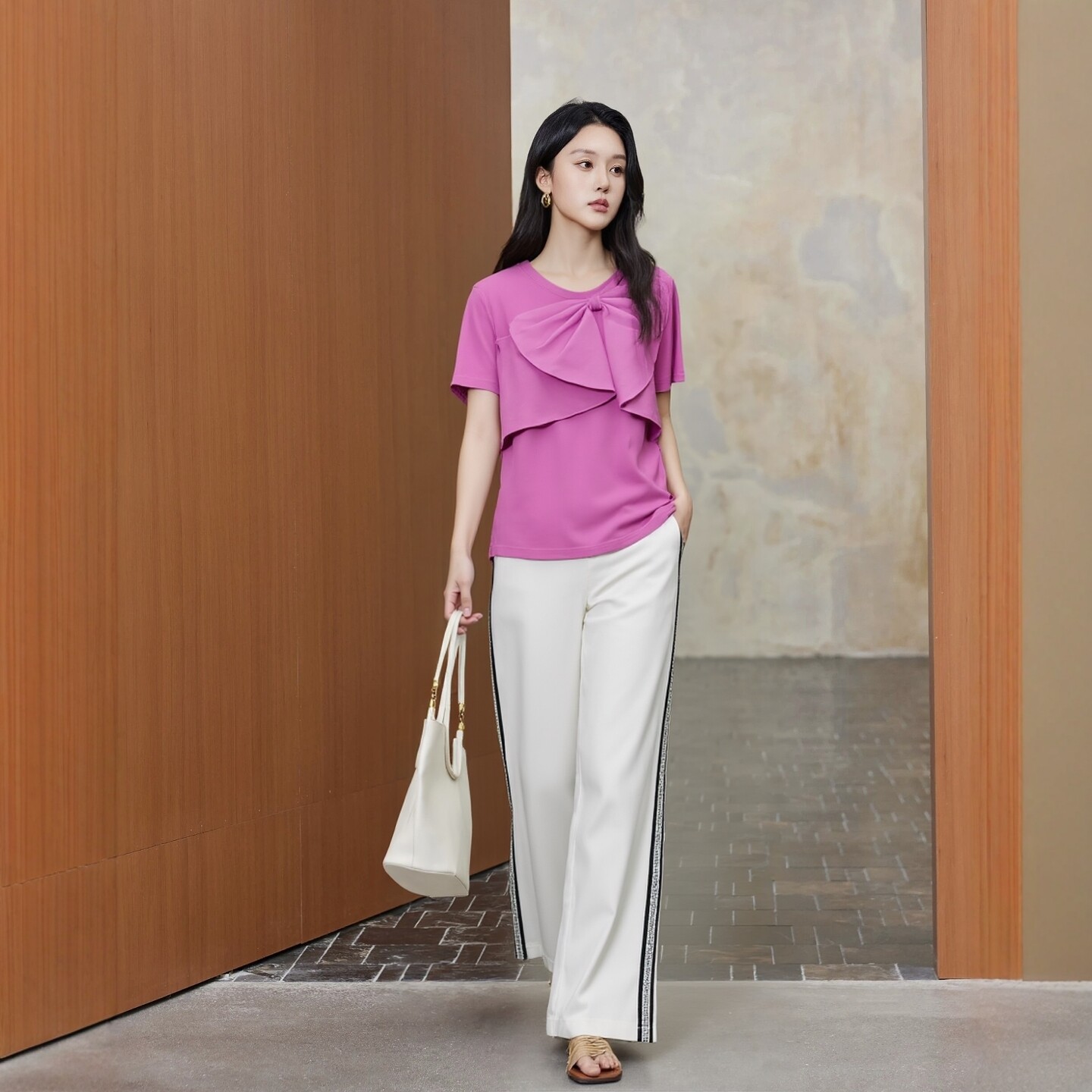 2026夏魅M系列 衣佳人折扣女装 圆领蝴蝶结装饰 短袖粉嫩T恤 2021