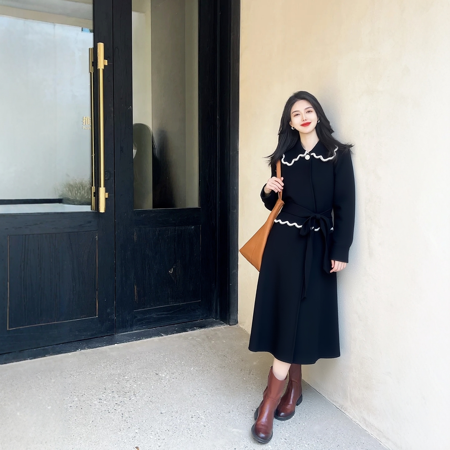 2025冬飘P系列 衣佳人折扣女装 钉珠娃娃领 收腰双面呢大衣 4899