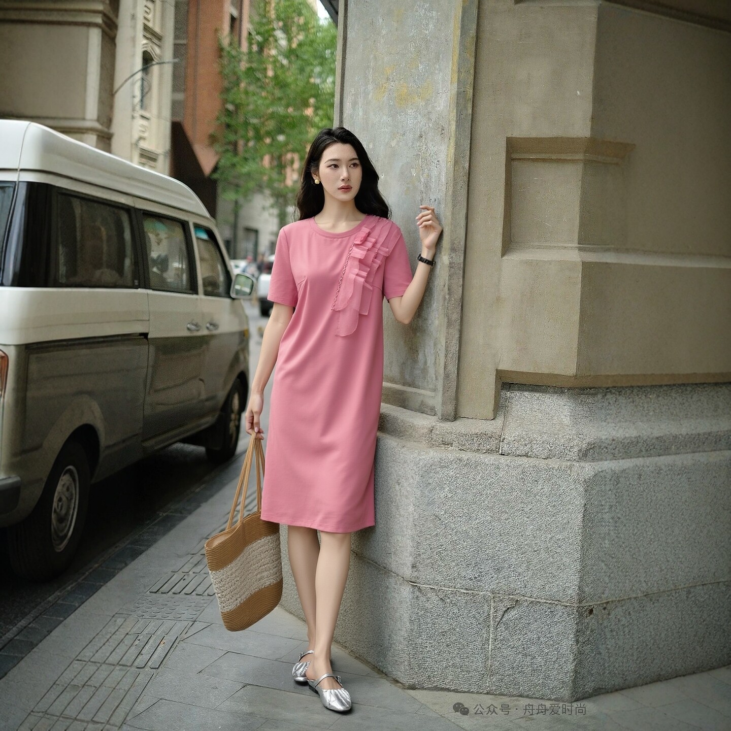 2026夏魅M系列 衣佳人折扣女装 圆领 百褶木耳边 粉嫩连衣裙 2108