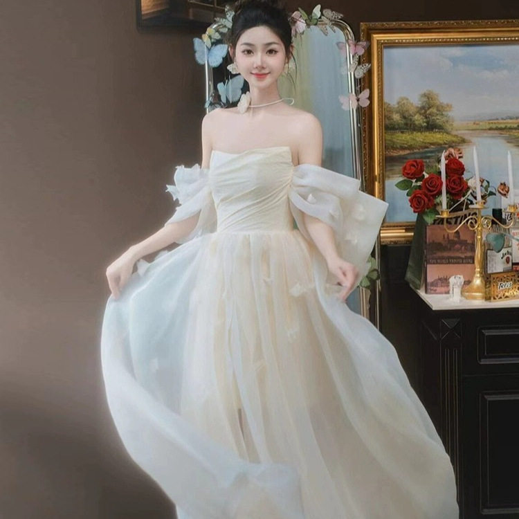 一字肩旅拍轻婚纱森系超仙梦幻在逃公主新娘拖尾礼服裙迎宾出门纱