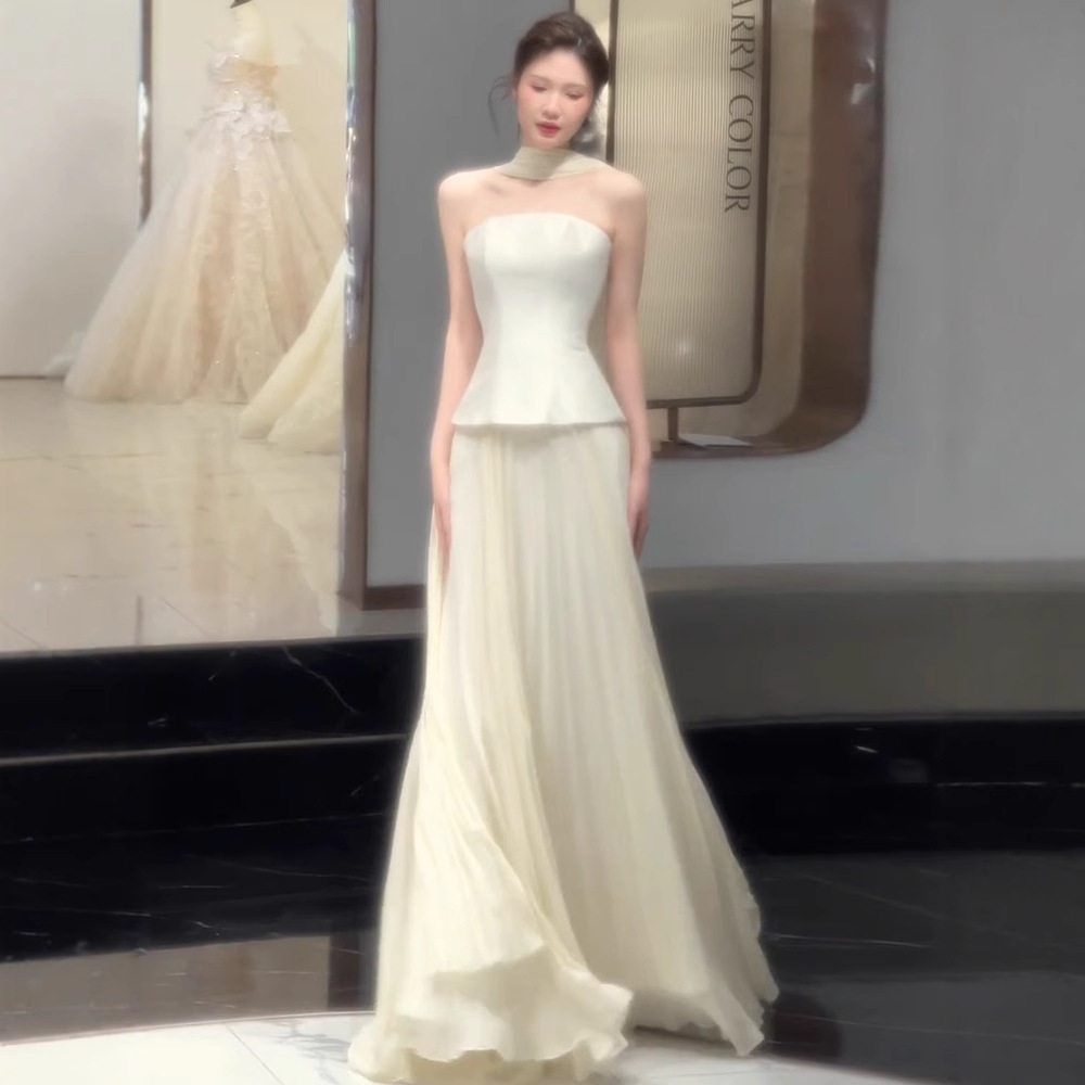 法式抹胸新娘订婚礼服2026新款无袖森系简约缎面礼服旅拍轻婚纱裙