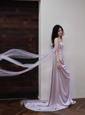 敬酒服晨袍女新娘订婚礼服高端轻奢小众法式缎面一字肩抹胸连衣裙