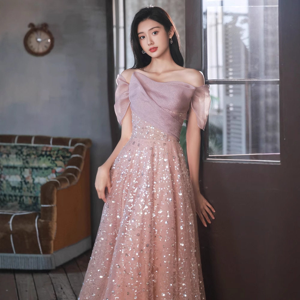 晚礼服女2026春季新款时尚舒适名媛订婚粉色单肩简约小个子礼服