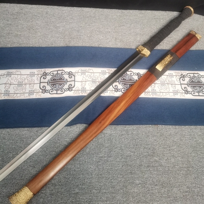 花纹钢锻打四面双手剑练习汉剑未开刃