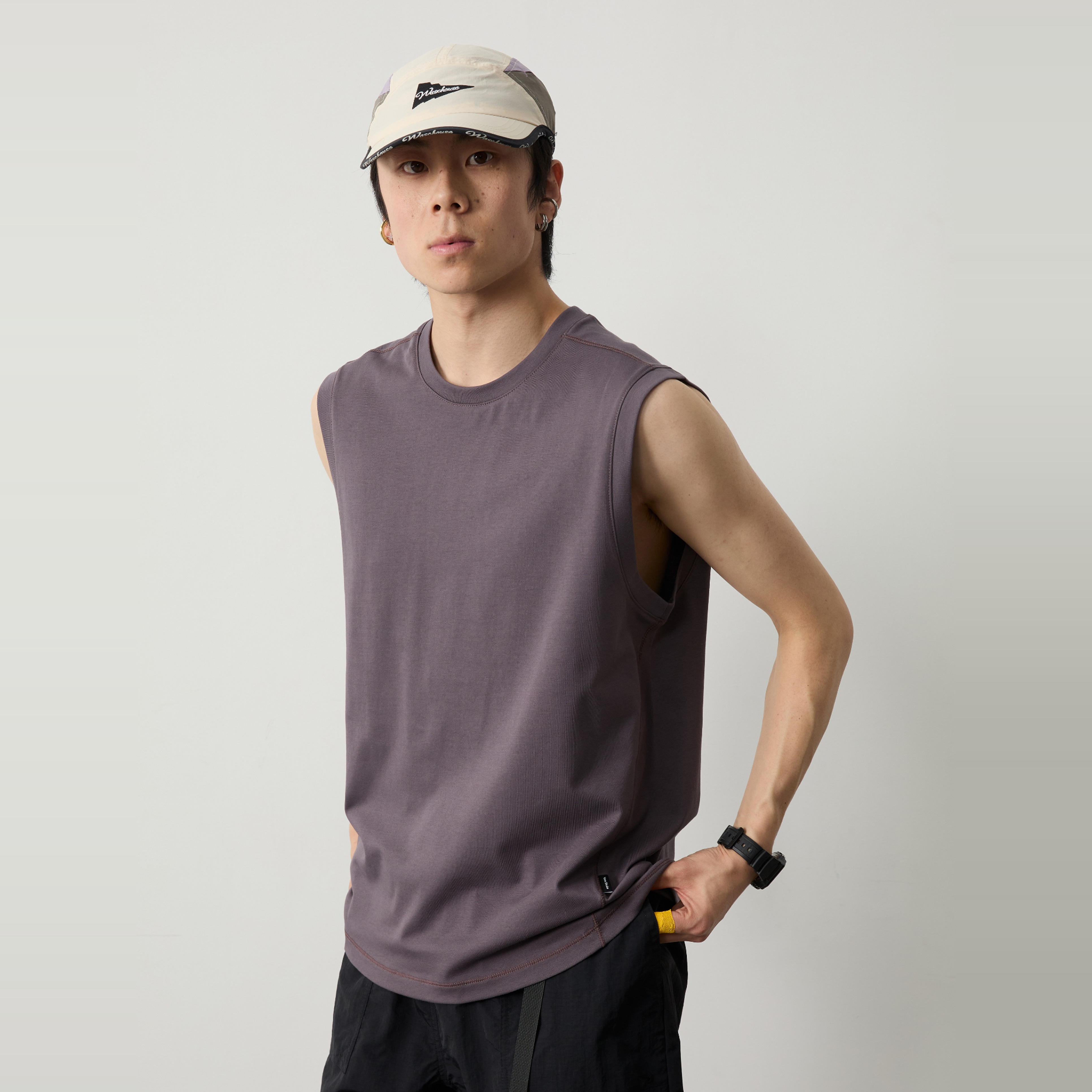 Vavu纯色立体剪裁圆领背心