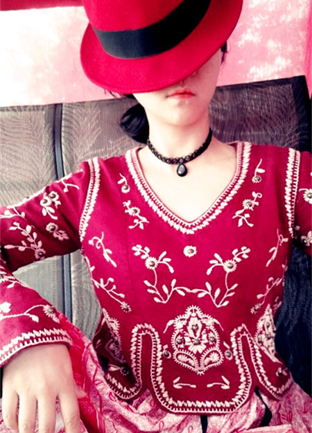泰国波西米亚V领民族风刺绣铆钉亮片露脐喇叭袖短上衣女长袖衬衫-封面