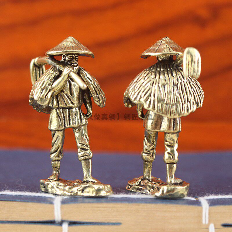 纯黄铜蓑衣老人斗笠锄头复古怀旧小摆件6070年代耕耘农村农民模型