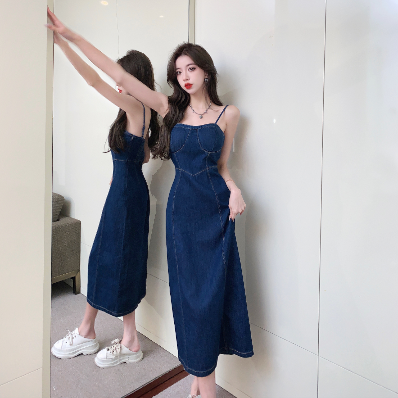 法式复古吊带牛仔连衣裙女2025夏季新款收腰显瘦开叉无袖抹胸长裙