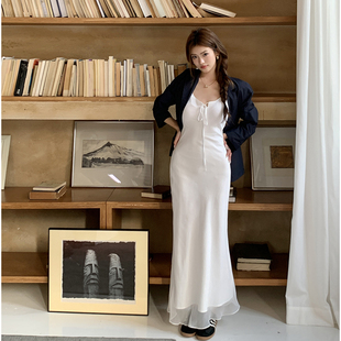 高级感纯白吊带连衣裙女2025夏季法式小众修身显瘦气质无袖长裙子