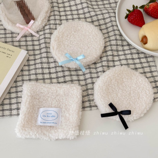 可爱饰品展示垫拍照道具 ins白色桌面隔热垫 枝悟 毛绒蝴蝶结杯垫