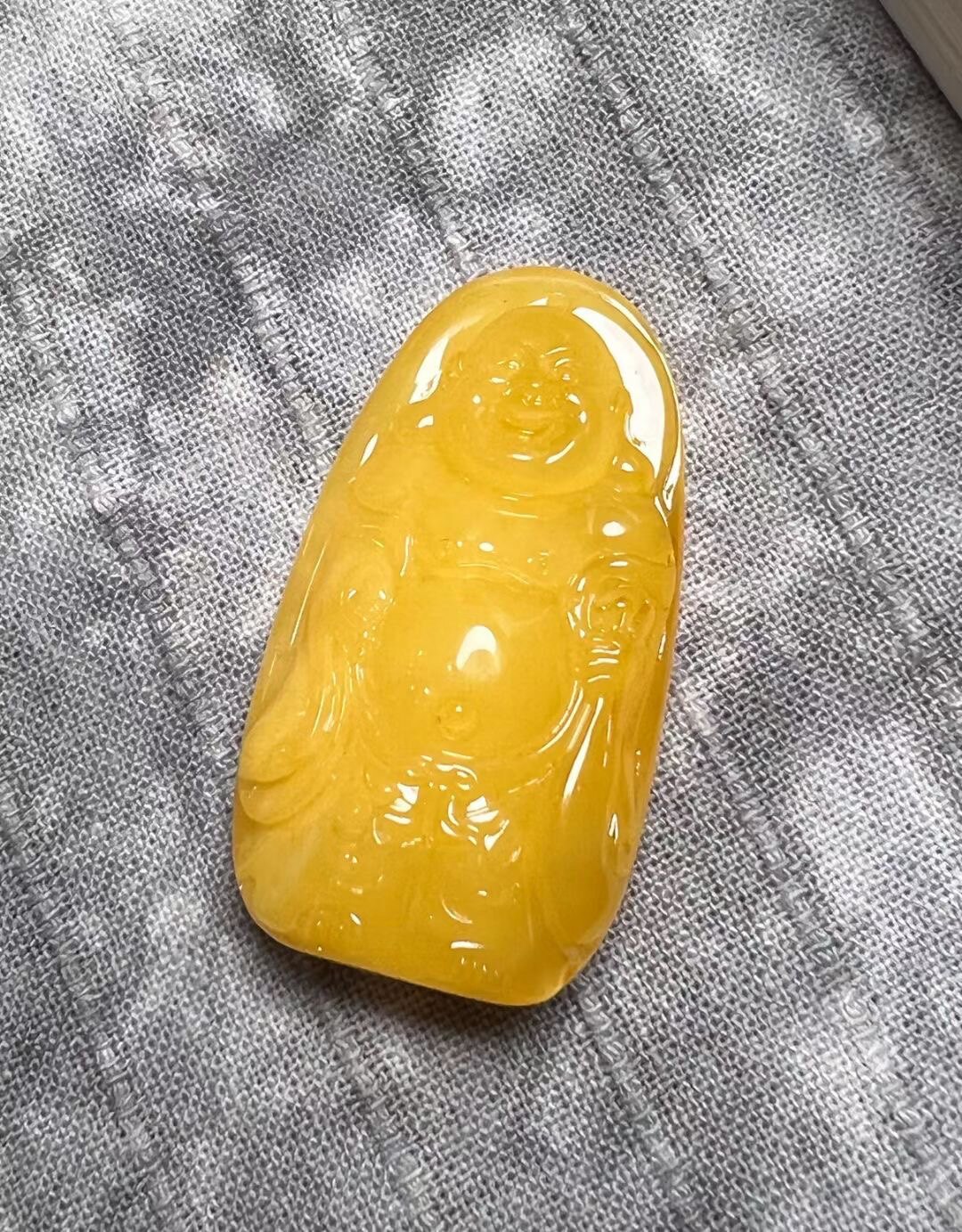 秒杀天然鸡油黄蜜蜡&ldquo;弥勒佛&rdquo;吊坠纯净原矿精雕蜜质无瑕