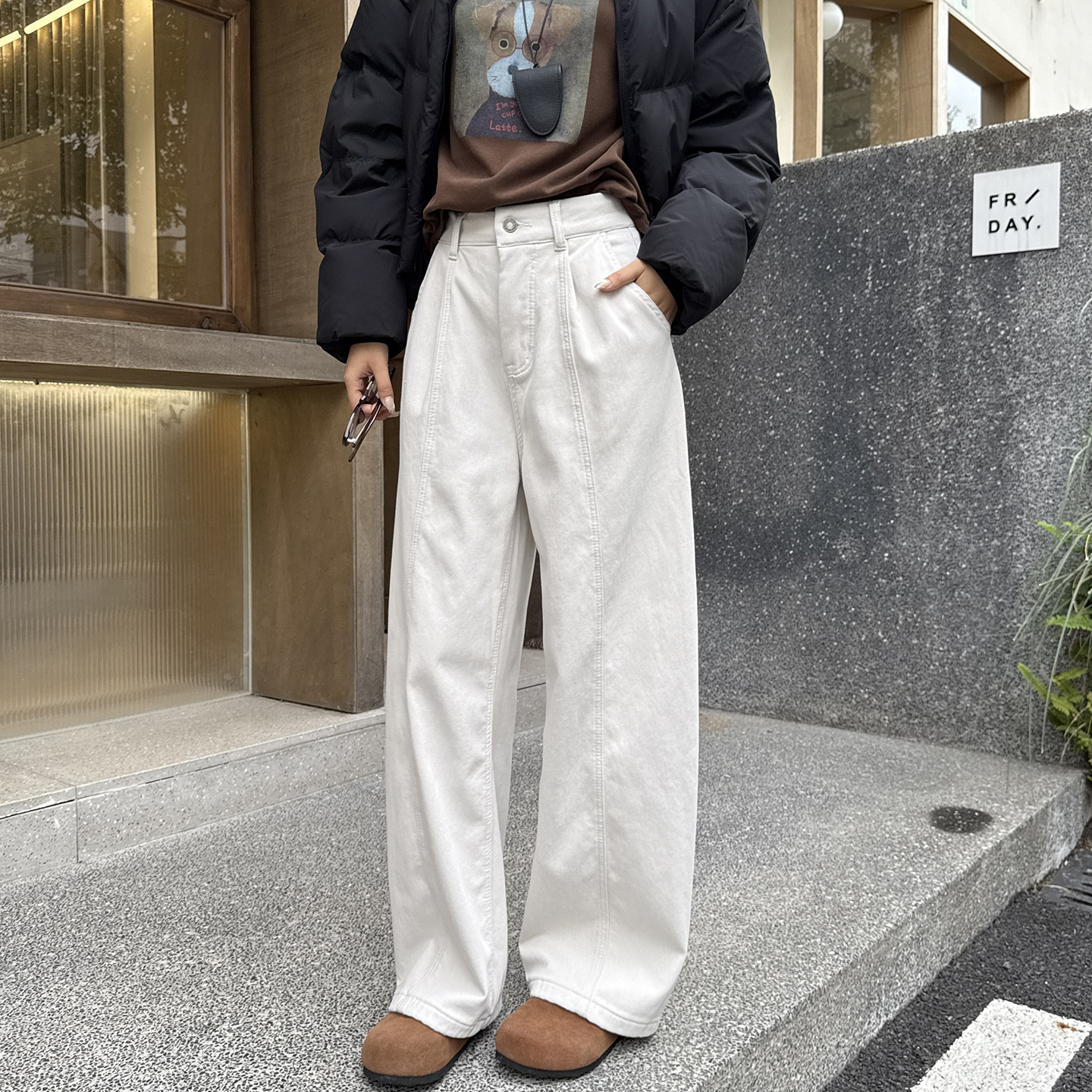 不挑身材~米白色松紧腰加绒牛仔裤女秋冬新款直筒宽松拖地阔腿裤