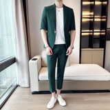墨绿色