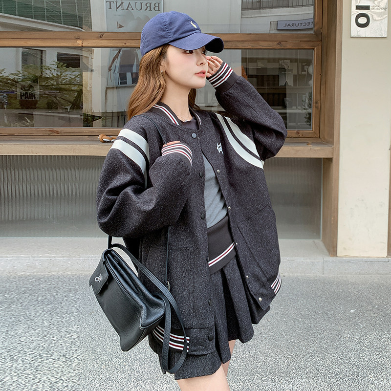 现货26年春装新款减龄学院风棒球服百褶裙套装XW1012P285K428,女装运动套装,浙宝171