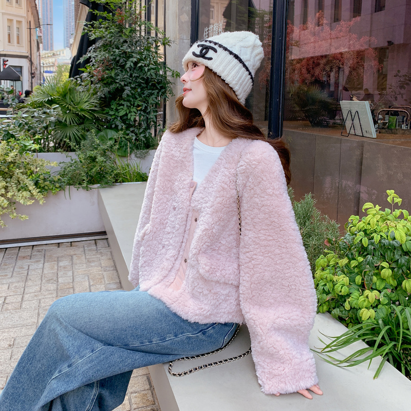 现货25年冬装新款粉色羊羔毛短款皮毛一体外套XW3366P195K298，女装毛呢外套，浙宝171