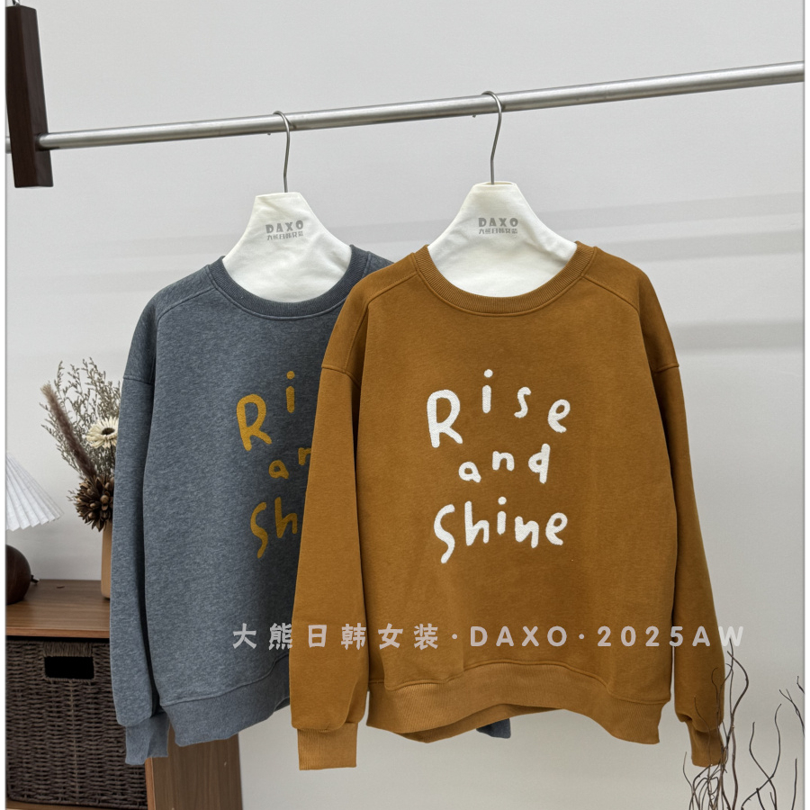 秋冬加绒简约字母刺绣圆领卫衣女