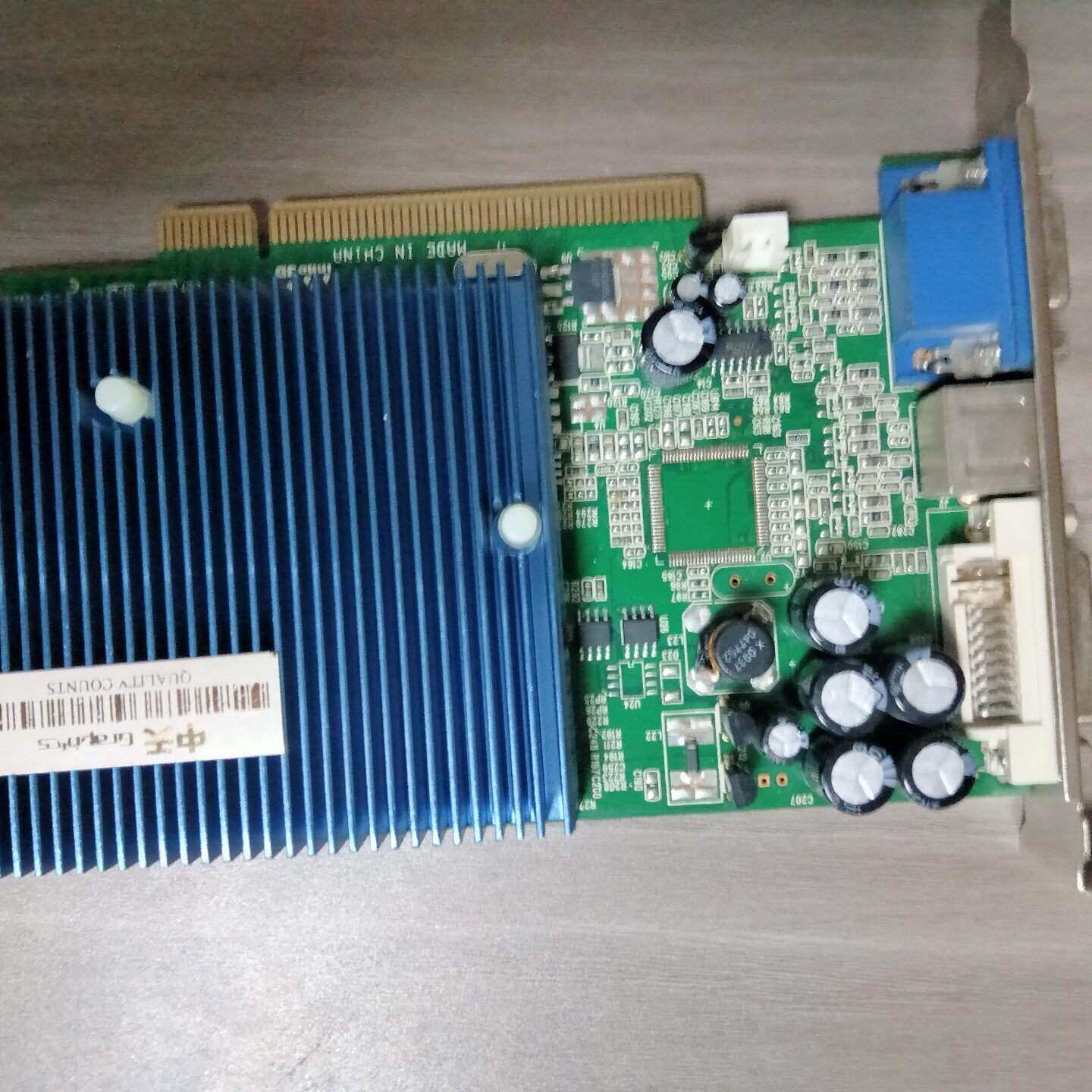 咨询中天 FX5200 8X显卡,256MB显存,128bit,议价