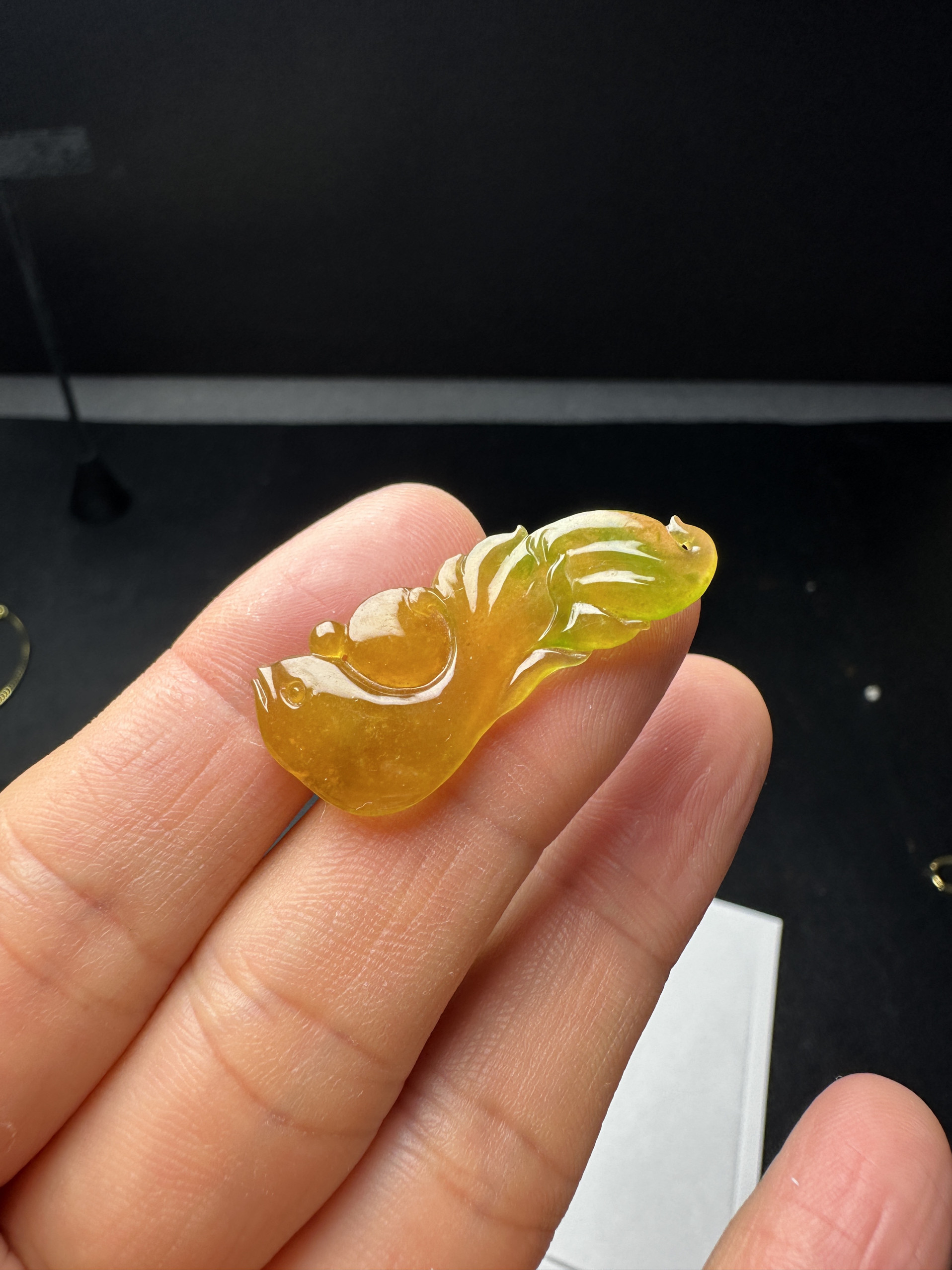 天然缅甸翡翠A货冰种黄加绿鱼吊颈饰