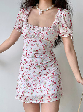 Go Girl Go自制法式复古草莓碎花方领短袖连衣裙女泡泡袖修身短裙