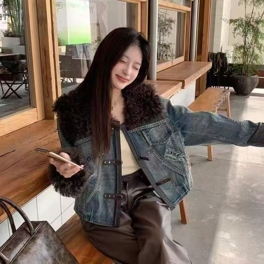 2025新款美拉德复古棕色牛仔外套女秋冬加厚短款拼接毛毛上衣棉服