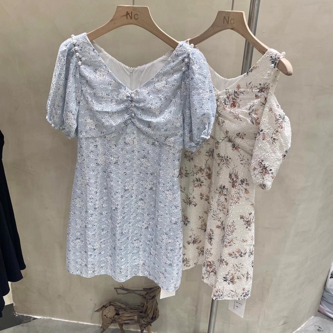 夏季新款ins风珍珠v领碎花连衣裙