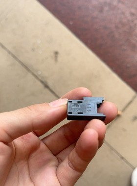 Econ-yw03-s   3芯黄色母接头,每包100个,有议价产品