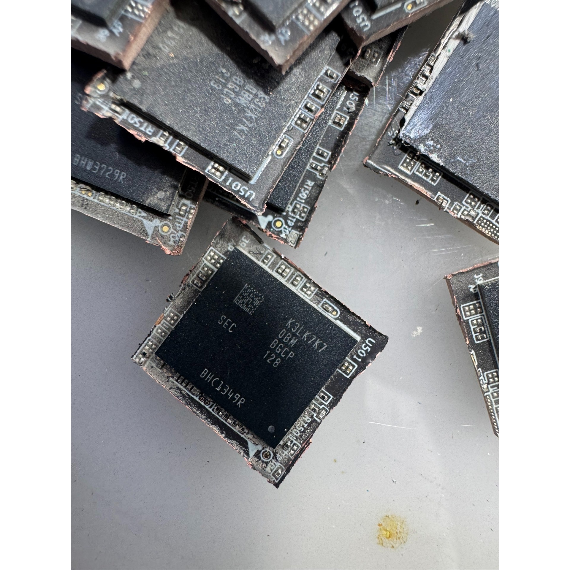 K3LK7K7 LPDDR5内存芯片 割板30个议价产品