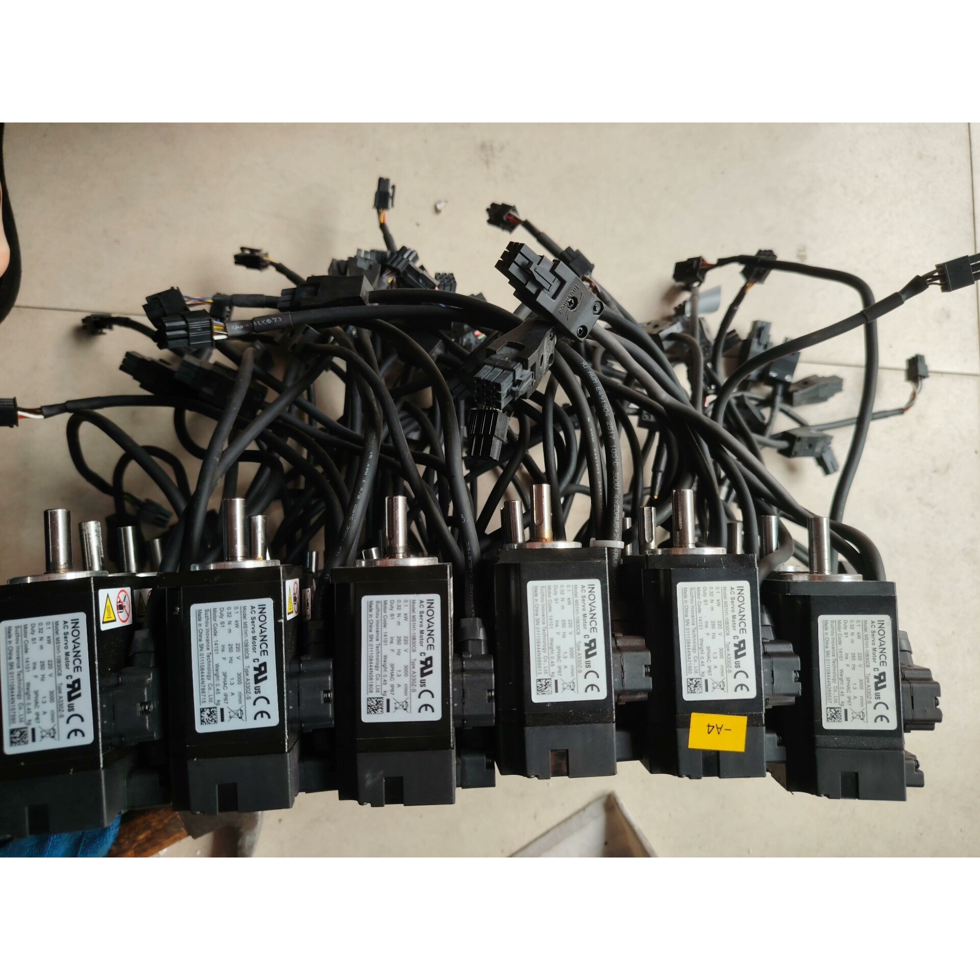 汇川100W伺服电机,MS1H1一10B30CB一A330Z议价产品