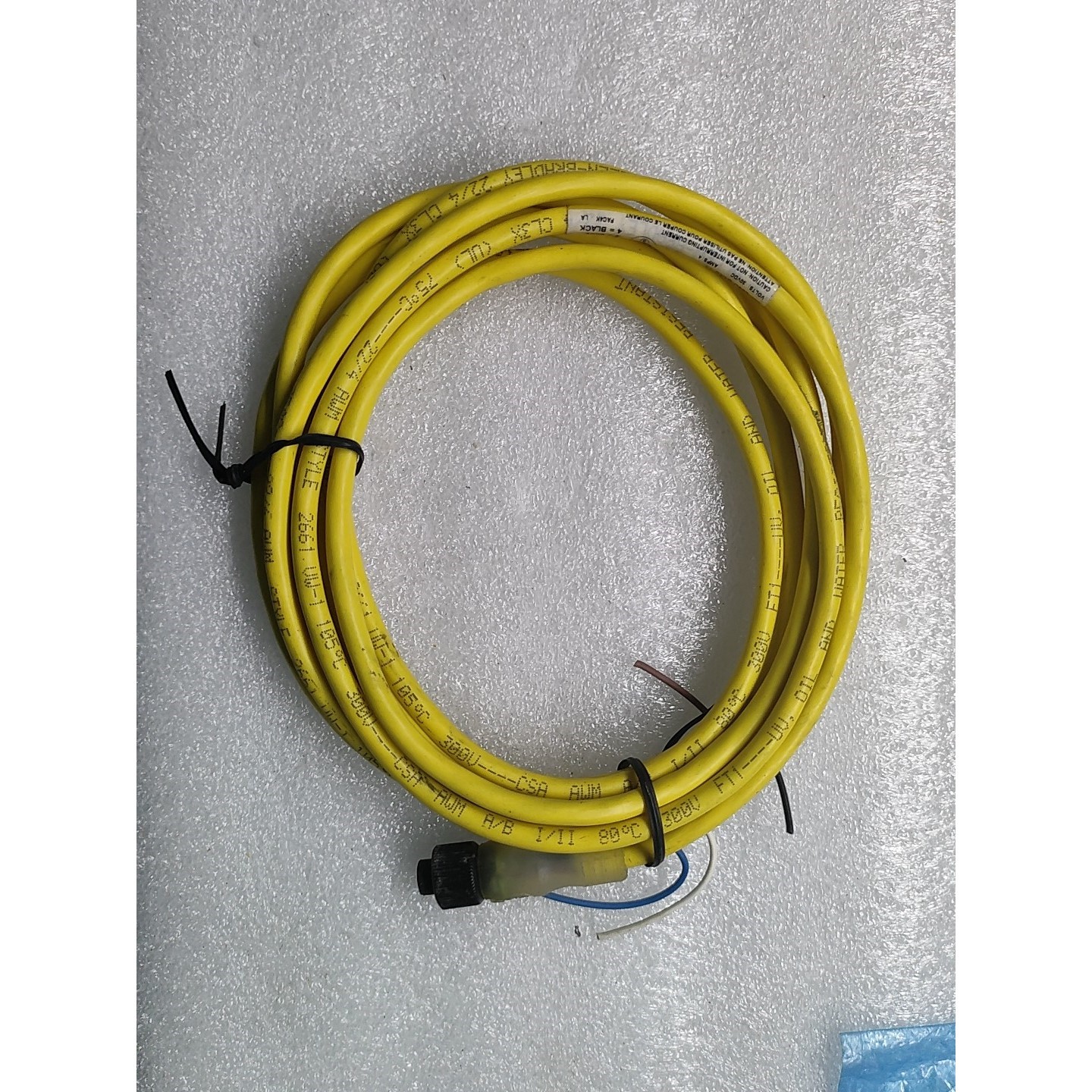 AB工业级连接线,型号889D-B4AC-10,黄色线身,耐议价产品