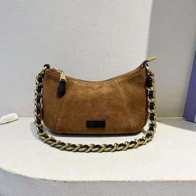 磨砂麂皮牛角包链条腋下斜挎包