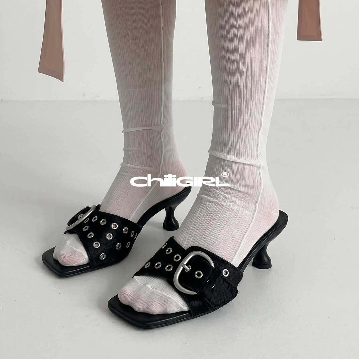 CHILIGIRL 黑色马毛铆钉扣带一字拖女夏外穿高跟凉拖鞋法式复古潮