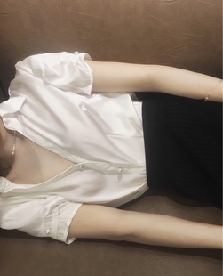 秒杀 女夏珍珠扣蓝色黑色衬衫 法式 衬衫 气质白色V领短袖 晚时光