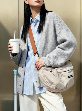 ACROSS短途旅游斜挎饺子包女大容量牛角包旅行轻便户外出行单肩包
